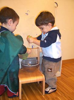 Dal sito www.centronascitamontessori.it (La casa del Ciliegio)