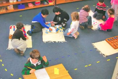 Giocattoli per bambini di 2 anni ispirati a Montessori su  